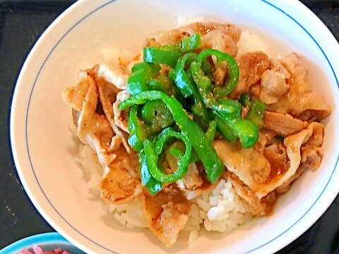 焼肉のたれで　豚ピーマン丼